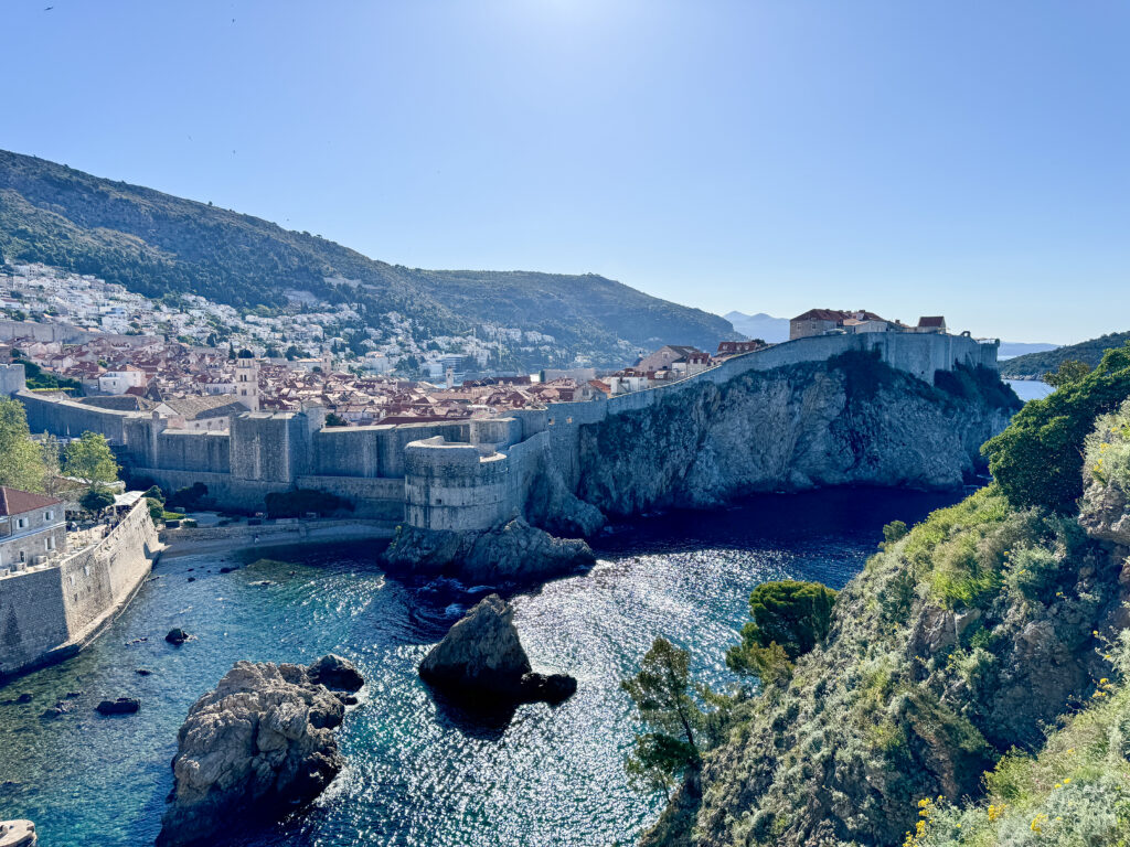 Travel guide for Dubrovnik, Croatia | How to plan two days in Dubrovnik Croatia | Two day itinerary for Dubrovnik | What to do in Dubrovnik | Best hotels in Dubrovnik | Best places to eat in Dubrovnik | Top things to see in Dubrovnik | How to plan a two day trip to Dubrovnik | Do you need a car in Dubrovnik | How to get to Dubrovnik | Old town walls of Dubrovnik | Flytographer in Croatia | Dubrovnik marathon | Fort in Dubrovnik