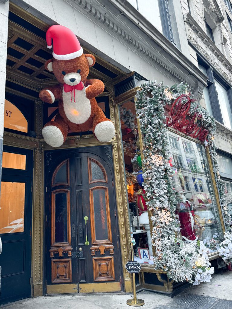 NYC at Christmas Time | What to do in New York City at Christmas time | Top things to see and do in New York at Christmas | A Christmas time guide to New York CIty | How to spend 3 days in Manhattan in December | Christmas in New York | Top sights in NY in December 