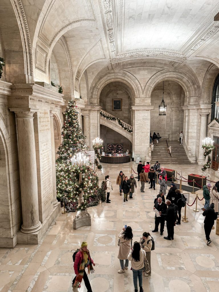 NYC at Christmas Time | What to do in New York City at Christmas time | Top things to see and do in New York at Christmas | A Christmas time guide to New York CIty | How to spend 3 days in Manhattan in December | Christmas in New York | Top sights in NY in December | Macy's Herald Square Christmas windows | NYC holiday markets | NYC Avenue of the Americas holiday decor 