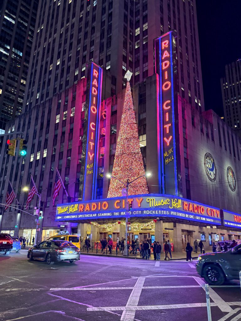 NYC at Christmas Time | What to do in New York City at Christmas time | Top things to see and do in New York at Christmas | A Christmas time guide to New York CIty | How to spend 3 days in Manhattan in December | Christmas in New York | Top sights in NY in December | What musical to see in New York City