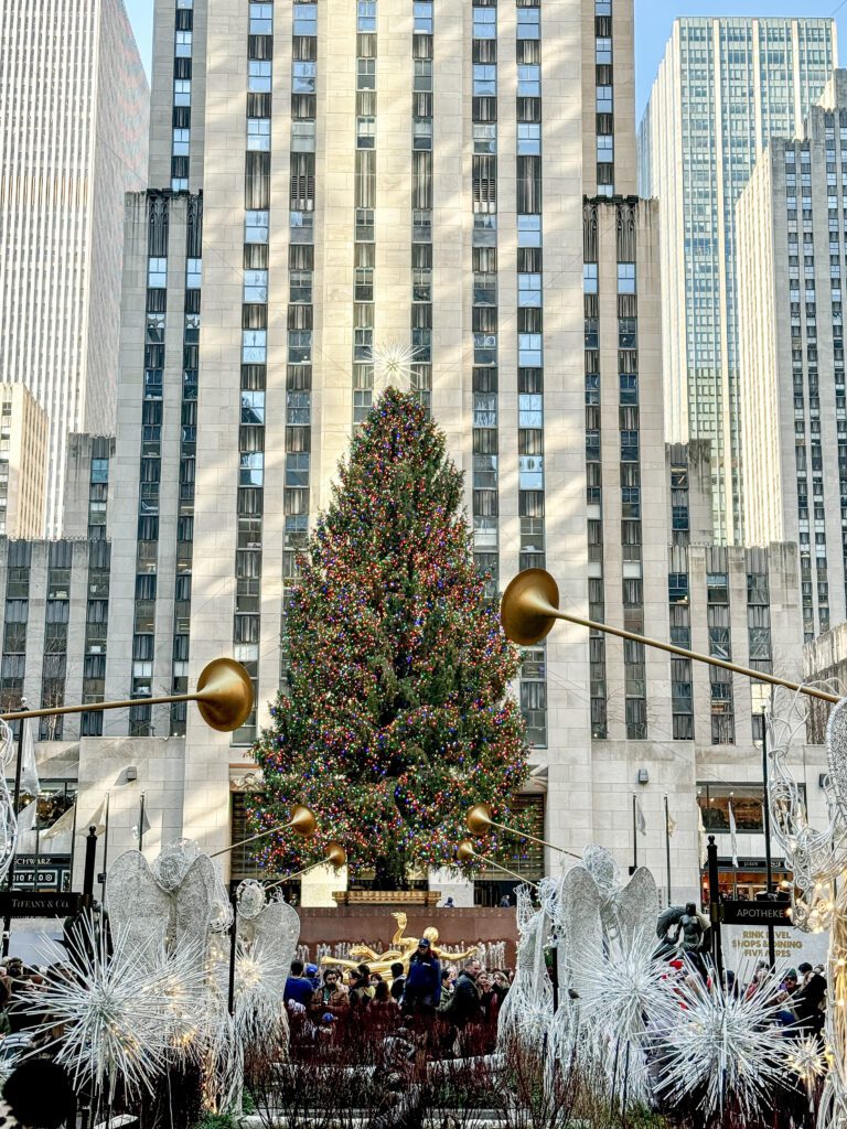 NYC at Christmas Time | What to do in New York City at Christmas time | Top things to see and do in New York at Christmas | A Christmas time guide to New York CIty | How to spend 3 days in Manhattan in December | Christmas in New York | Top sights in NY in December | Macy's Herald Square Christmas windows | NYC holiday markets | NYC Avenue of the Americas holiday decor 