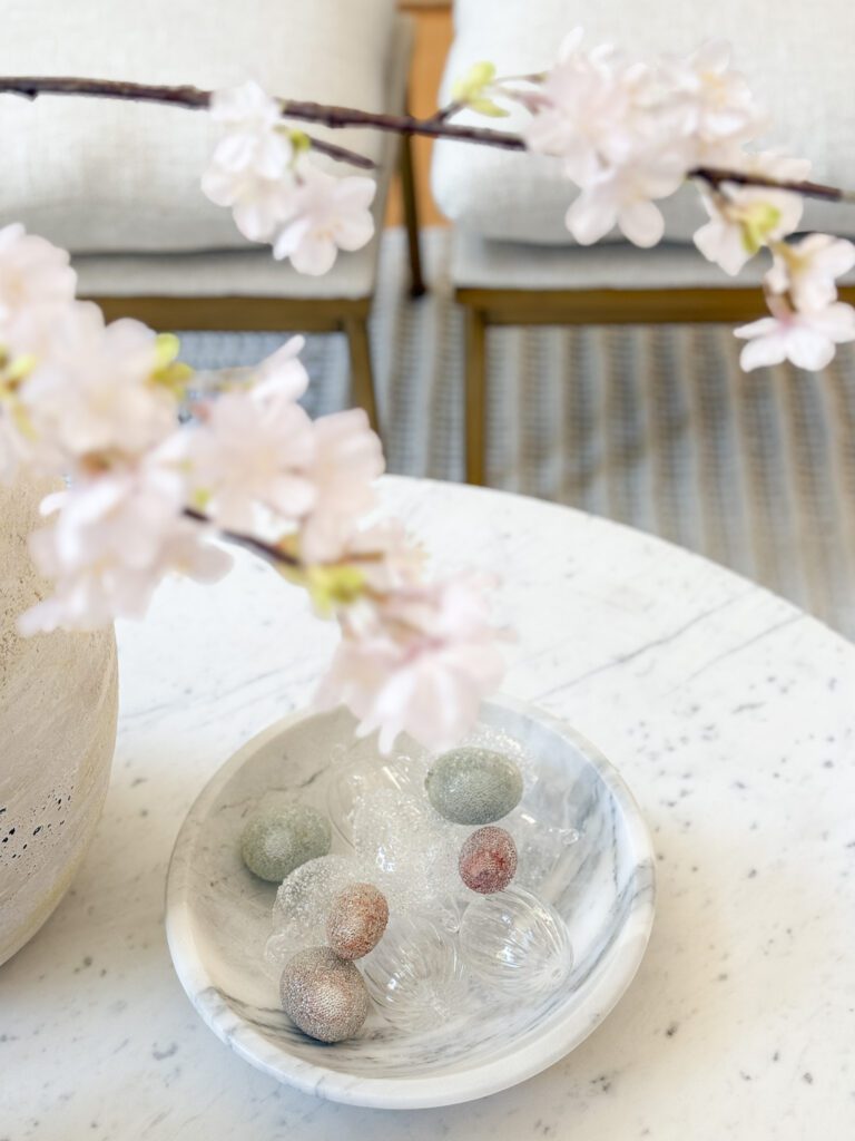 Simple Easter decor ideas | How to decorate for Easter in a classy and not cluttered way | Decorating for spring | Minimalist spring decor | Using faux flowers for spring decor | What are the best faux florals for spring | Cute porcelain bunnies and eggs in your Easter decorated home 