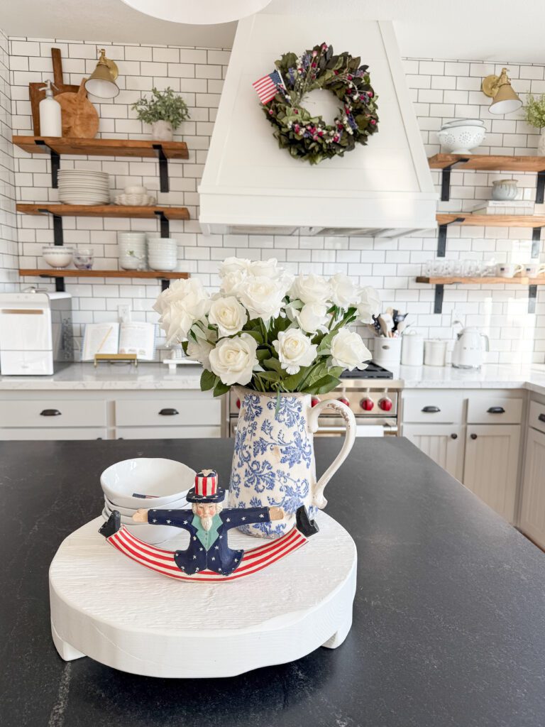 A classy patriotic home tour | Americana home decor | USA decor | Subtle and classy patriotic home decor ideas | How to decorate your house for Fourth of July | Classy ways to decorate for the 4th of July | How to decorate your front porch with Americana decor | Americana decor in the kitchen