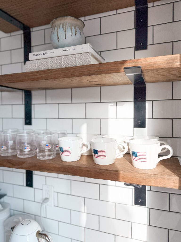 A classy patriotic home tour | Americana home decor | USA decor | Subtle and classy patriotic home decor ideas | How to decorate your house for Fourth of July | Classy ways to decorate for the 4th of July | How to decorate your front porch with Americana decor | Americana decor in the kitchen