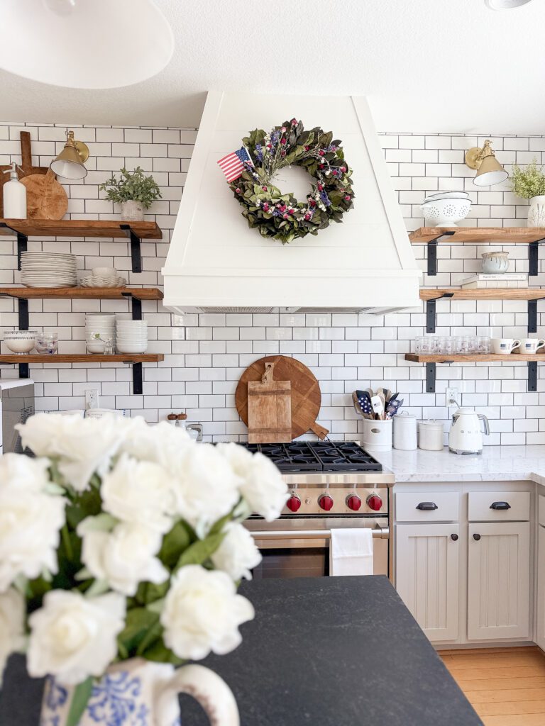 A classy patriotic home tour | Americana home decor | USA decor | Subtle and classy patriotic home decor ideas | How to decorate your house for Fourth of July | Classy ways to decorate for the 4th of July | How to decorate your front porch with Americana decor | Americana decor in the kitchen