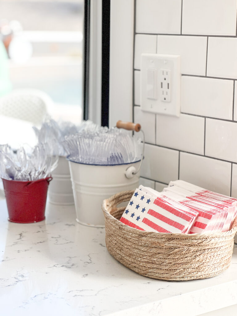 Simple and Easy 4th of July party ideas | How to throw a 4th of July party | An easy Fourth of July party | Tips for a 4th of July party preparation | 4th of July party ideas