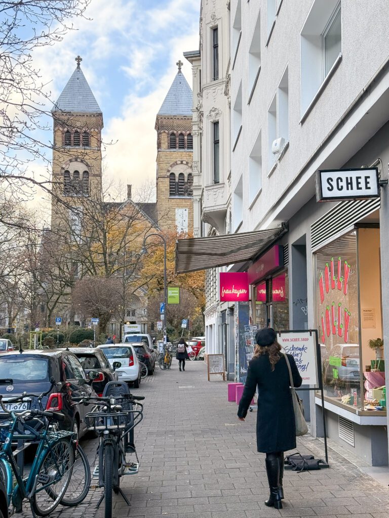 Best Cologne Germany Christmas market travel guide | Where to stay in Cologne for the Christmas markets | 5 star hotels in Cologne | Best hotels in Cologne | Christmas markets in Cologne | When do the Christmas markets in Cologne open? | How many days do I need to see the Cologne Christmas markets? | How many Christmas markets are in Cologne | What to do in Cologne besides the Christmas markets | Best day trips from Cologne at Christmas time | Commonly asked questions for visiting the Cologne Christmas markets | How to get to Cologne in December | What to wear in Cologne in December