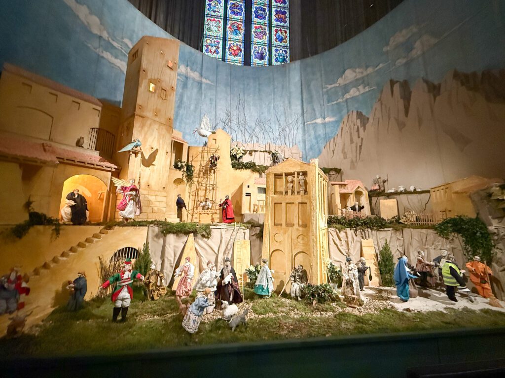 Best Cologne Germany Christmas market travel guide | Where to stay in Cologne for the Christmas markets | 5 star hotels in Cologne | Best hotels in Cologne | Christmas markets in Cologne | When do the Christmas markets in Cologne open? | How many days do I need to see the Cologne Christmas markets? | How many Christmas markets are in Cologne | What to do in Cologne besides the Christmas markets | Best day trips from Cologne at Christmas time | Commonly asked questions for visiting the Cologne Christmas markets | How to get to Cologne in December | What to wear in Cologne in December