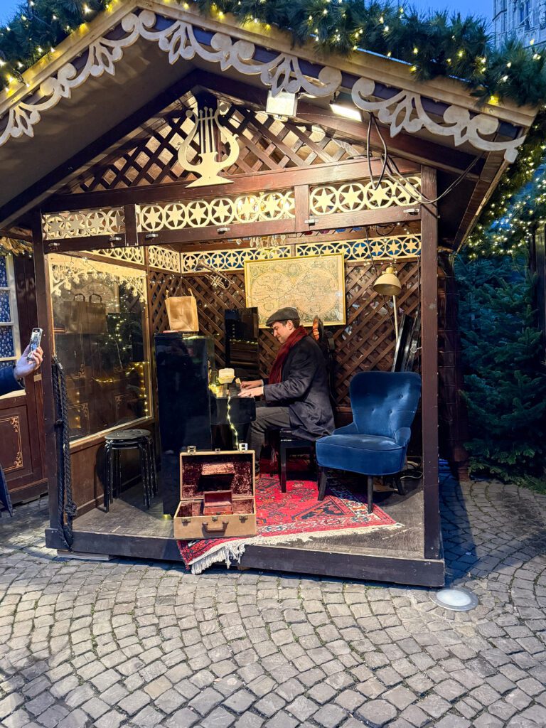 Best Cologne Germany Christmas market travel guide | Where to stay in Cologne for the Christmas markets | 5 star hotels in Cologne | Best hotels in Cologne | Christmas markets in Cologne | When do the Christmas markets in Cologne open? | How many days do I need to see the Cologne Christmas markets? | How many Christmas markets are in Cologne | What to do in Cologne besides the Christmas markets | Best day trips from Cologne at Christmas time | Commonly asked questions for visiting the Cologne Christmas markets | How to get to Cologne in December | What to wear in Cologne in December