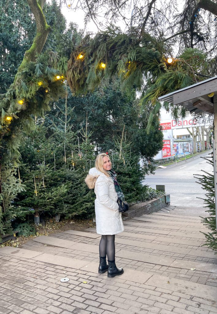 Best Cologne Germany Christmas market travel guide | Where to stay in Cologne for the Christmas markets | 5 star hotels in Cologne | Best hotels in Cologne | Christmas markets in Cologne | When do the Christmas markets in Cologne open? | How many days do I need to see the Cologne Christmas markets? | How many Christmas markets are in Cologne | What to do in Cologne besides the Christmas markets | Best day trips from Cologne at Christmas time | Commonly asked questions for visiting the Cologne Christmas markets | How to get to Cologne in December | What to wear in Cologne in December