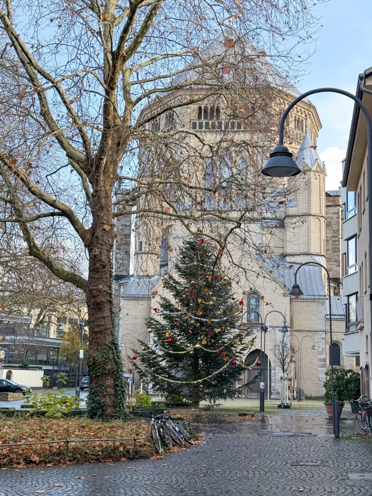 Best Cologne Germany Christmas market travel guide | Where to stay in Cologne for the Christmas markets | 5 star hotels in Cologne | Best hotels in Cologne | Christmas markets in Cologne | When do the Christmas markets in Cologne open? | How many days do I need to see the Cologne Christmas markets? | How many Christmas markets are in Cologne | What to do in Cologne besides the Christmas markets | Best day trips from Cologne at Christmas time | Commonly asked questions for visiting the Cologne Christmas markets | How to get to Cologne in December | What to wear in Cologne in December