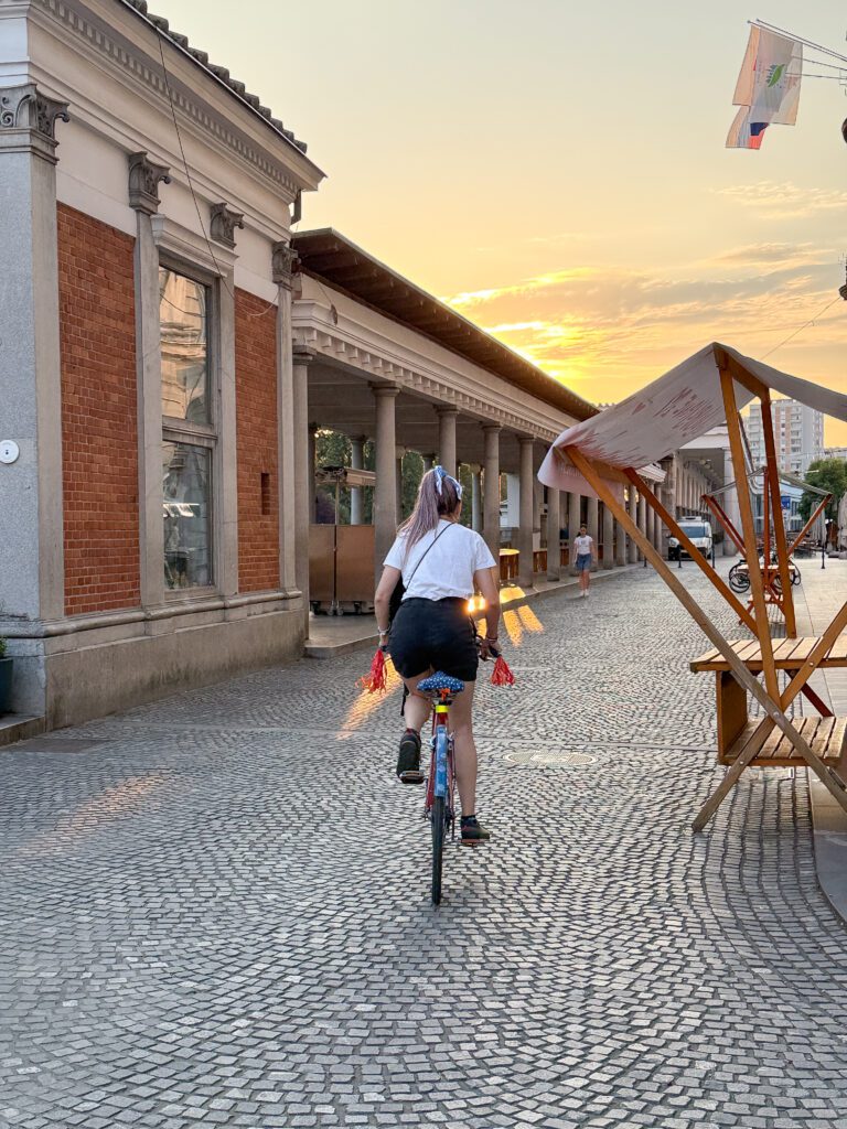 A Ljubljana Slovenia Travel Guide | What to see, do and eat in Ljubljana | Best five star hotel in Ljubljana Slovenia | How many days to visit Slovenia | What are the top sights to see in Ljubljana | Best places to eat in Ljubljana | A ten day Slovenia itinerary including Ljubljana and the Julian Alps | Top things to see in Ljubljana | Best day trips from Ljubljana | What to wear in Slovenia in summer | Top Instagram photo spots in Ljubljana | Best Instaworthy spots in Ljubljana | Where to fly into for Slovenia | A Flytographer photo shoot in Ljubljana