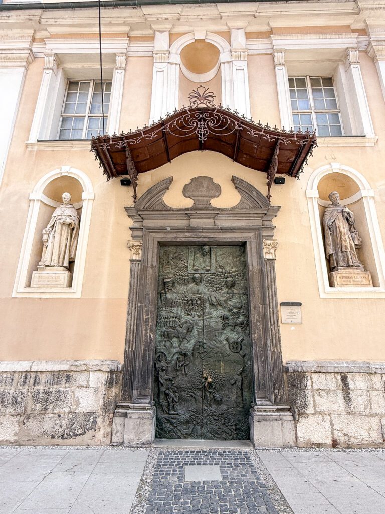 A Ljubljana Slovenia Travel Guide | What to see, do and eat in Ljubljana | Best five star hotel in Ljubljana Slovenia | How many days to visit Slovenia | What are the top sights to see in Ljubljana | Best places to eat in Ljubljana | A ten day Slovenia itinerary including Ljubljana and the Julian Alps | Top things to see in Ljubljana | Best day trips from Ljubljana | What to wear in Slovenia in summer | Top Instagram photo spots in Ljubljana | Best Instaworthy spots in Ljubljana | Where to fly into for Slovenia