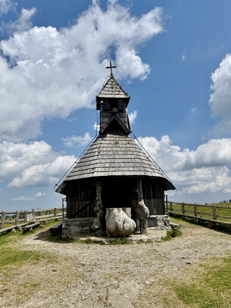 The best guide for a day trip to Velika Planina | What to do for a day trip to Velika Planina | How to do a day trip from Logar Valley to Velika Planina | what to eat on Velika Planina | What to wear at Velika Planina 