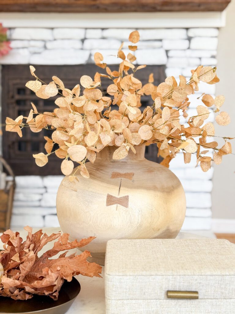 A cozy and welcoming fall home tour | How to decorate your home for the fall season | Fall decor ideas for your home | Cozy and warm fall home | Fall decor in the kitchen | Fall decor in the entryway | A fall living room 