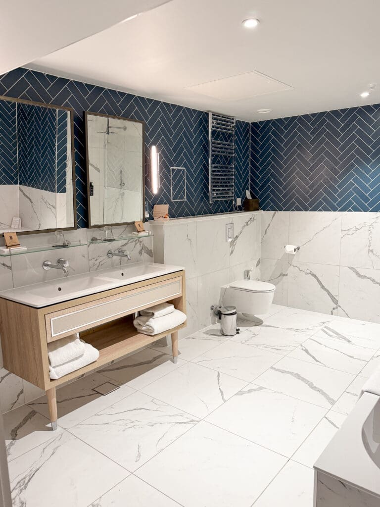 The Ultimate Liverpool England Travel Guide | What to do in Liverpool England | Best hotels in Liverpool England | 5 star hotels in Liverpool | Top things to do in Liverpool England | Best Beatles sights in Liverpool | Best private Beatles tour in Liverpool | 