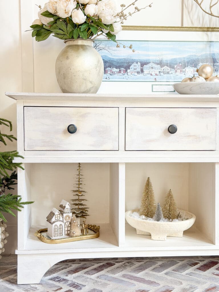 A stylish and classic Christmas home tour | How to decorate your home for the holidays using some sparkly decor plus traditional red decor in some spaces | Silver and gold Christmas decor | Red plaid bedroom decor | How to decorate your front porch for Christmas