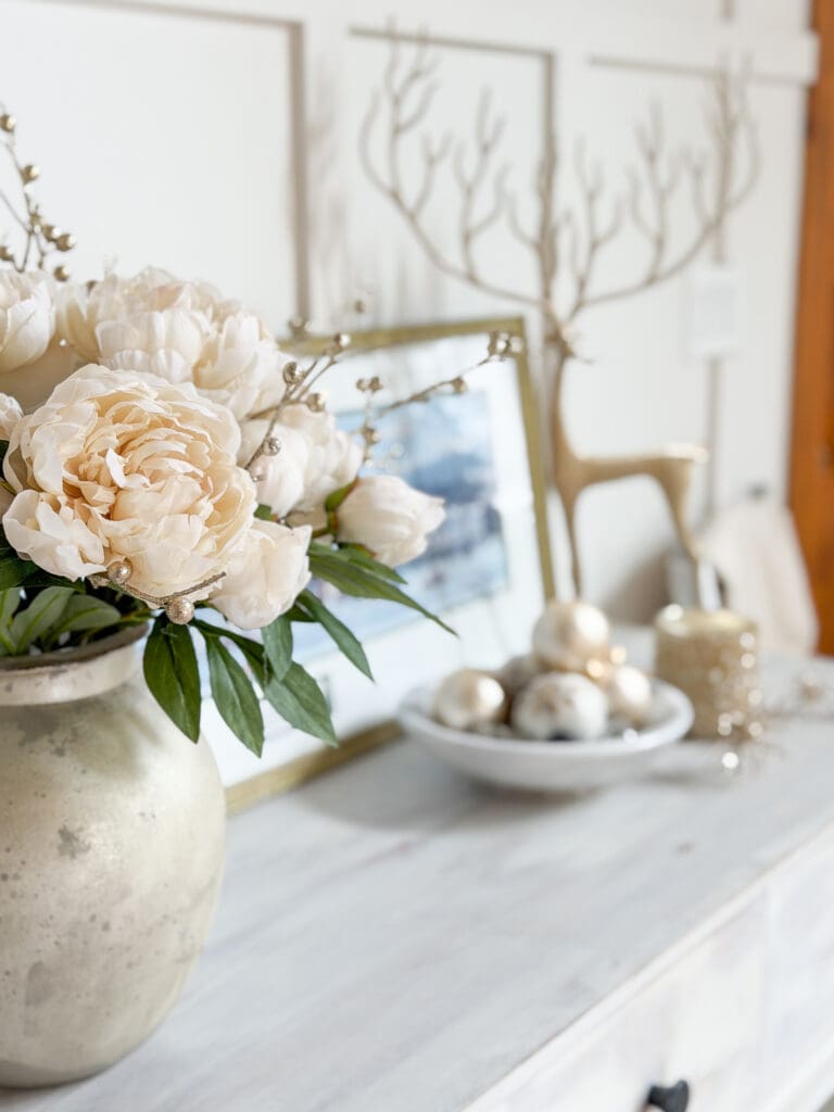 A stylish and classic Christmas home tour | How to decorate your home for the holidays using some sparkly decor plus traditional red decor in some spaces | Silver and gold Christmas decor | Red plaid bedroom decor | How to decorate your front porch for Christmas