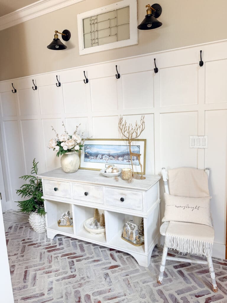 A stylish and classic Christmas home tour | How to decorate your home for the holidays using some sparkly decor plus traditional red decor in some spaces | Silver and gold Christmas decor | Red plaid bedroom decor | How to decorate your front porch for Christmas