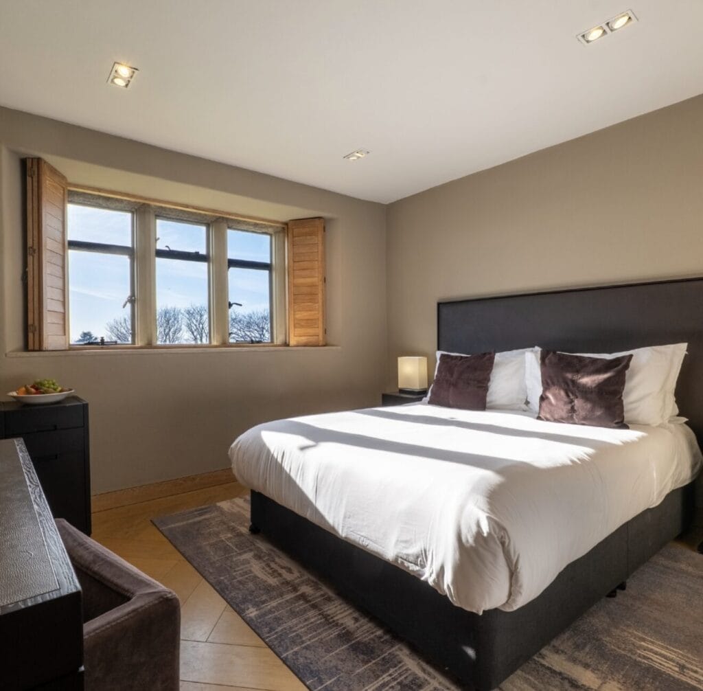 How to spend 5 days in Wales | Best places to stay in Wales | How many days do I need in Wales | Nicest hotels in Wales | best 5 star hotels in Wales | top things to see in Wales | what to do in Cardiff | National Parks in Wales | Top photo spots in Wales | How to get to Wales | Best airport for Wales | Driving in Wales | Best time of year to visit Wales | Pale Hall 5 star hotel in Wales