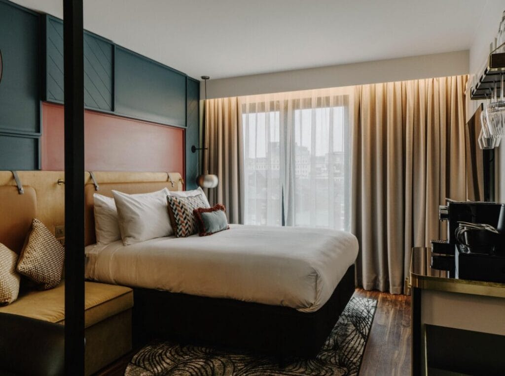 The Ultimate Liverpool England Travel Guide | What to do in Liverpool England | Best hotels in Liverpool England | 5 star hotels in Liverpool | Top things to do in Liverpool England | Best Beatles sights in Liverpool | Best private Beatles tour in Liverpool | 