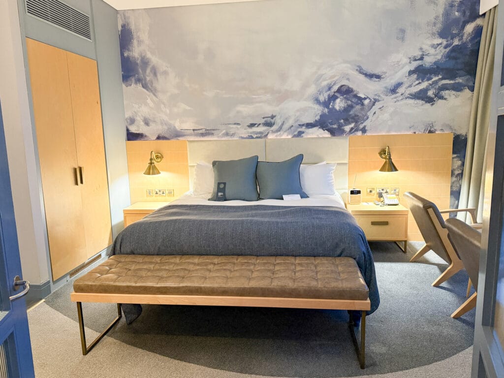 How to spend 5 days in Wales | Best places to stay in Wales | How many days do I need in Wales | Nicest hotels in Wales | best 5 star hotels in Wales | top things to see in Wales | what to do in Cardiff | National Parks in Wales | Top photo spots in Wales | How to get to Wales | Best airport for Wales | Driving in Wales | Best time of year to visit Wales | Pale Hall 5 star hotel in Wales | 5 star luxury hotels in Cardiff Wales