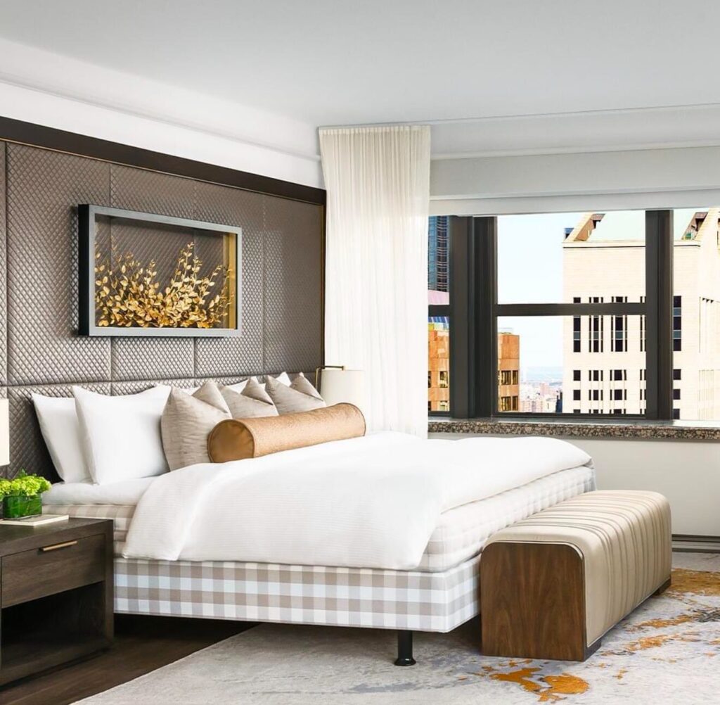 Top Luxury Hotels in NYC | Where to stay in NYC | Best neighborhood to stay at in New York City | Best hotels in New York City | What is the best luxury hotel at a reasonable price to stay at in NYC | Recommended neighborhoods to stay at in Manhattan | Best hotel in Manhattan for Christmas time visits 