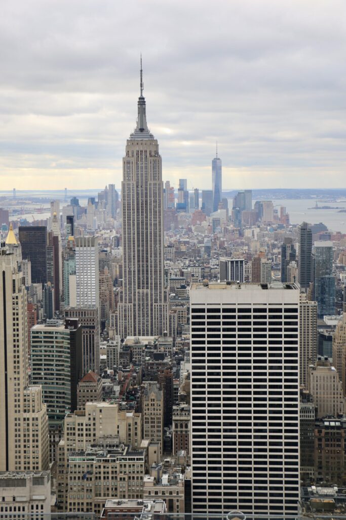 Top Luxury Hotels in NYC | Where to stay in NYC | Best neighborhood to stay at in New York City | Best hotels in New York City | What is the best luxury hotel at a reasonable price to stay at in NYC | Recommended neighborhoods to stay at in Manhattan | Best hotel in Manhattan for Christmas time visits | Where to stay in the Lower East Side of Manhattan | Where to stay in downtown Manhattan | Best luxury hotels in SOHO 