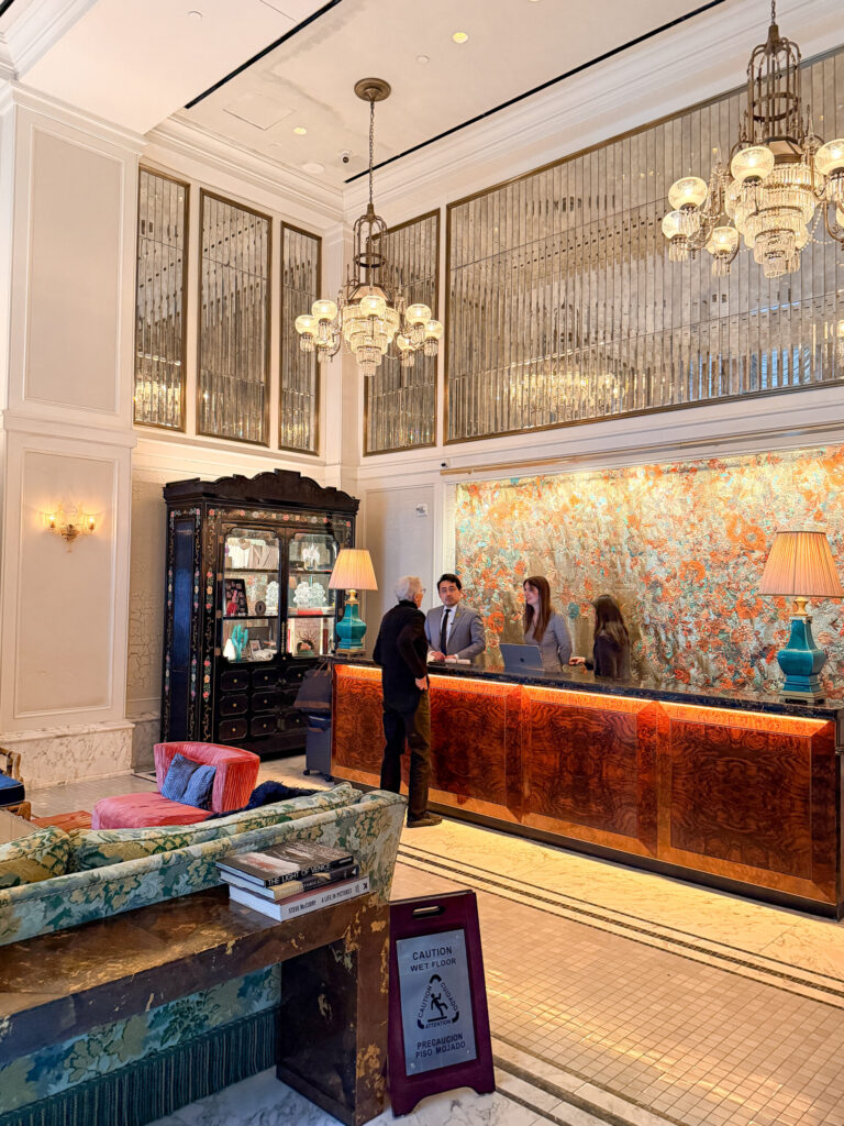 Top Luxury Hotels in NYC | Where to stay in NYC | Best neighborhood to stay at in New York City | Best hotels in New York City | What is the best luxury hotel at a reasonable price to stay at in NYC | Recommended neighborhoods to stay at in Manhattan | Best hotel in Manhattan for Christmas time visits | Where to stay in the Lower East Side of Manhattan | Where to stay in downtown Manhattan | Best luxury hotels in SOHO 