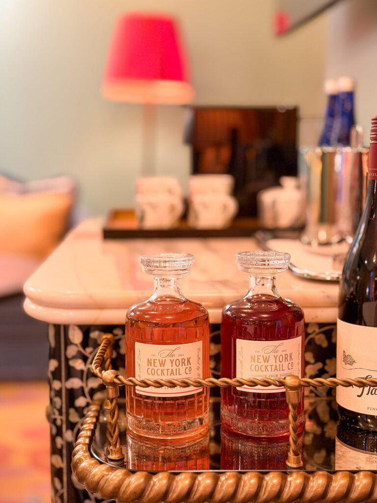 Top Luxury Hotels in NYC | Where to stay in NYC | Best neighborhood to stay at in New York City | Best hotels in New York City | What is the best luxury hotel at a reasonable price to stay at in NYC | Recommended neighborhoods to stay at in Manhattan | Best hotel in Manhattan for Christmas time visits | Where to stay in the Lower East Side of Manhattan | Where to stay in downtown Manhattan | Best luxury hotels in SOHO 