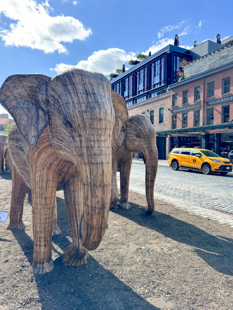 Top Luxury Hotels in NYC | Where to stay in NYC | Best neighborhood to stay at in New York City | Best hotels in New York City | What is the best luxury hotel at a reasonable price to stay at in NYC | Recommended neighborhoods to stay at in Manhattan | Best hotel in Manhattan for Christmas time visits | Where to stay in the Lower East Side of Manhattan | Where to stay in downtown Manhattan | Best luxury hotels in SOHO | Best way to get around NYC | How to use the subway in Manhattan 