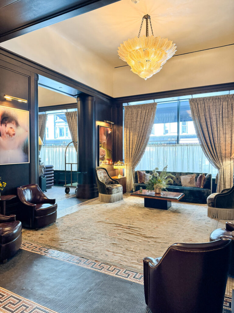 Top Luxury Hotels in NYC | Where to stay in NYC | Best neighborhood to stay at in New York City | Best hotels in New York City | What is the best luxury hotel at a reasonable price to stay at in NYC | Recommended neighborhoods to stay at in Manhattan | Best hotel in Manhattan for Christmas time visits | Where to stay in the Lower East Side of Manhattan | Where to stay in downtown Manhattan | Best luxury hotels in SOHO 