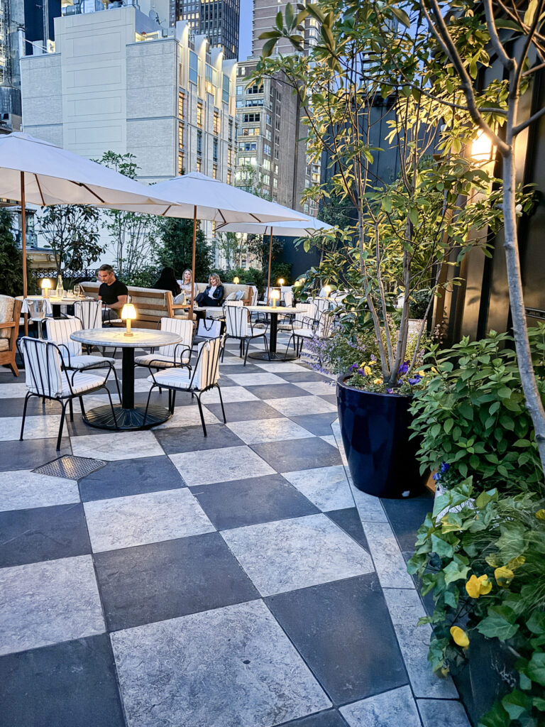 Top Luxury Hotels in NYC | Where to stay in NYC | Best neighborhood to stay at in New York City | Best hotels in New York City | What is the best luxury hotel at a reasonable price to stay at in NYC | Recommended neighborhoods to stay at in Manhattan | Best hotel in Manhattan for Christmas time visits | Where to stay in the Lower East Side of Manhattan | Where to stay in downtown Manhattan | Best luxury hotels in SOHO 