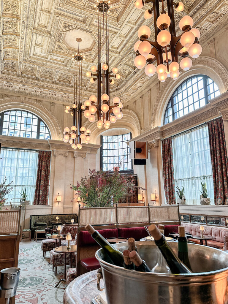 Top Luxury Hotels in NYC | Where to stay in NYC | Best neighborhood to stay at in New York City | Best hotels in New York City | What is the best luxury hotel at a reasonable price to stay at in NYC | Recommended neighborhoods to stay at in Manhattan | Best hotel in Manhattan for Christmas time visits | Where to stay in the Lower East Side of Manhattan | Where to stay in downtown Manhattan | Best luxury hotels in SOHO 