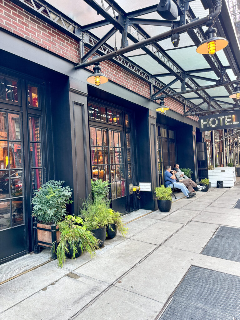 Top Luxury Hotels in NYC | Where to stay in NYC | Best neighborhood to stay at in New York City | Best hotels in New York City | What is the best luxury hotel at a reasonable price to stay at in NYC | Recommended neighborhoods to stay at in Manhattan | Best hotel in Manhattan for Christmas time visits | Where to stay in the Lower East Side of Manhattan | Where to stay in downtown Manhattan | Best luxury hotels in SOHO 