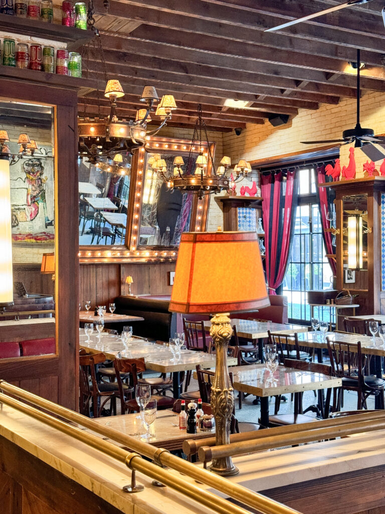 Top Luxury Hotels in NYC | Where to stay in NYC | Best neighborhood to stay at in New York City | Best hotels in New York City | What is the best luxury hotel at a reasonable price to stay at in NYC | Recommended neighborhoods to stay at in Manhattan | Best hotel in Manhattan for Christmas time visits | Where to stay in the Lower East Side of Manhattan | Where to stay in downtown Manhattan | Best luxury hotels in SOHO 