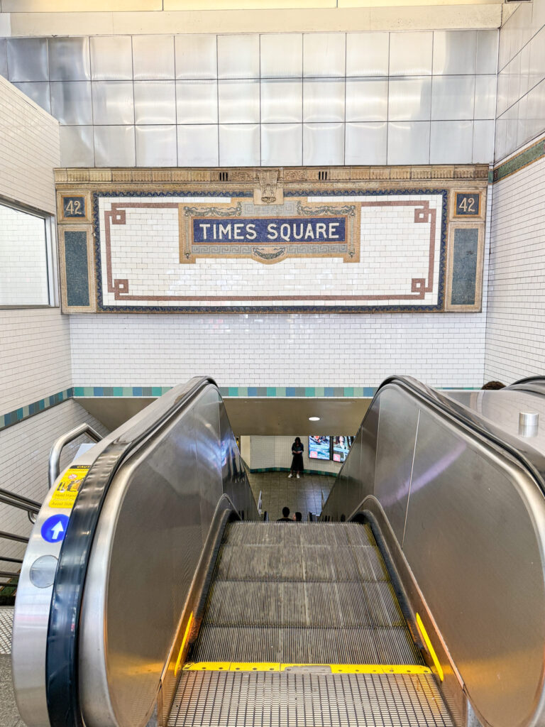 Top Luxury Hotels in NYC | Where to stay in NYC | Best neighborhood to stay at in New York City | Best hotels in New York City | What is the best luxury hotel at a reasonable price to stay at in NYC | Recommended neighborhoods to stay at in Manhattan | Best hotel in Manhattan for Christmas time visits | Where to stay in the Lower East Side of Manhattan | Where to stay in downtown Manhattan | Best luxury hotels in SOHO 