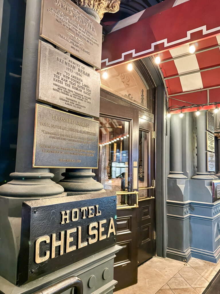 Top Luxury Hotels in NYC | Where to stay in NYC | Best neighborhood to stay at in New York City | Best hotels in New York City | What is the best luxury hotel at a reasonable price to stay at in NYC | Recommended neighborhoods to stay at in Manhattan | Best hotel in Manhattan for Christmas time visits | Where to stay in the Lower East Side of Manhattan | Where to stay in downtown Manhattan | Best luxury hotels in SOHO 