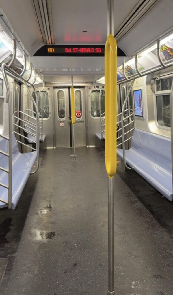 Top Luxury Hotels in NYC | Where to stay in NYC | Best neighborhood to stay at in New York City | Best hotels in New York City | What is the best luxury hotel at a reasonable price to stay at in NYC | Recommended neighborhoods to stay at in Manhattan | Best hotel in Manhattan for Christmas time visits | Where to stay in the Lower East Side of Manhattan | Where to stay in downtown Manhattan | Best luxury hotels in SOHO 