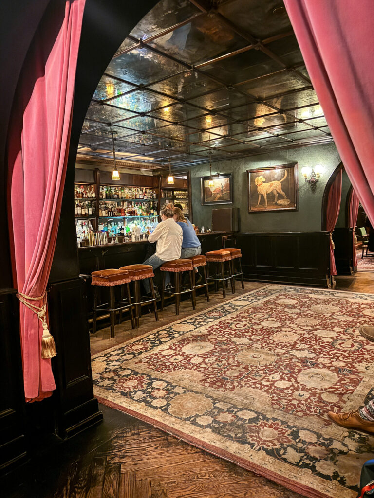 Top Luxury Hotels in NYC | Where to stay in NYC | Best neighborhood to stay at in New York City | Best hotels in New York City | What is the best luxury hotel at a reasonable price to stay at in NYC | Recommended neighborhoods to stay at in Manhattan | Best hotel in Manhattan for Christmas time visits | Where to stay in the Lower East Side of Manhattan | Where to stay in downtown Manhattan | Best luxury hotels in SOHO 