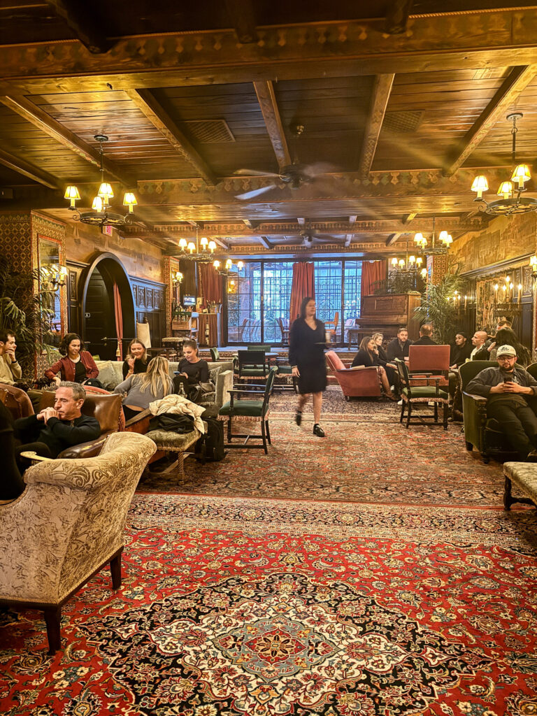 Top Luxury Hotels in NYC | Where to stay in NYC | Best neighborhood to stay at in New York City | Best hotels in New York City | What is the best luxury hotel at a reasonable price to stay at in NYC | Recommended neighborhoods to stay at in Manhattan | Best hotel in Manhattan for Christmas time visits | Where to stay in the Lower East Side of Manhattan | Where to stay in downtown Manhattan | Best luxury hotels in SOHO 