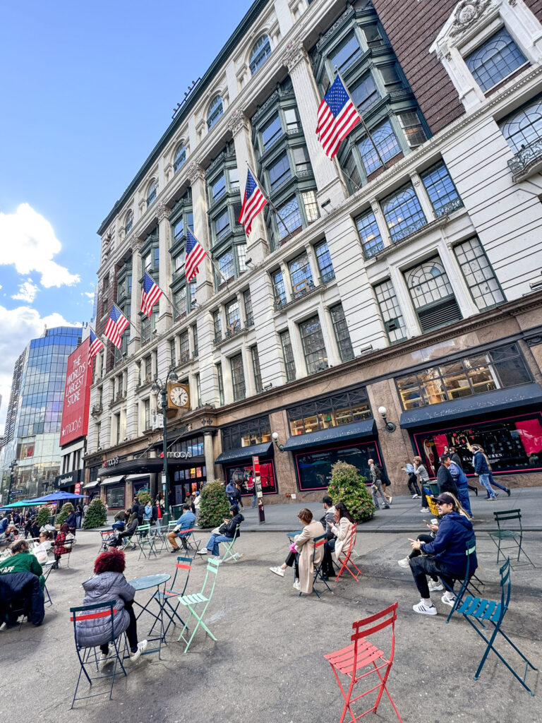 Top Luxury Hotels in NYC | Where to stay in NYC | Best neighborhood to stay at in New York City | Best hotels in New York City | What is the best luxury hotel at a reasonable price to stay at in NYC | Recommended neighborhoods to stay at in Manhattan | Best hotel in Manhattan for Christmas time visits | Where to stay in the Lower East Side of Manhattan | Where to stay in downtown Manhattan | Best luxury hotels in SOHO 