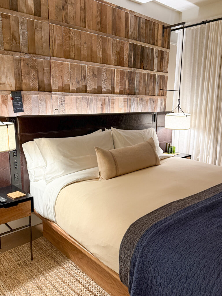 Top Luxury Hotels in NYC | Where to stay in NYC | Best neighborhood to stay at in New York City | Best hotels in New York City | What is the best luxury hotel at a reasonable price to stay at in NYC | Recommended neighborhoods to stay at in Manhattan | Best hotel in Manhattan for Christmas time visits 