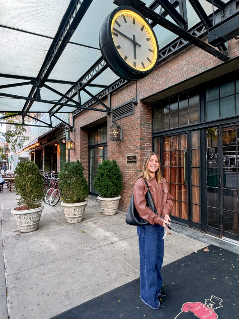 Top Luxury Hotels in NYC | Where to stay in NYC | Best neighborhood to stay at in New York City | Best hotels in New York City | What is the best luxury hotel at a reasonable price to stay at in NYC | Recommended neighborhoods to stay at in Manhattan | Best hotel in Manhattan for Christmas time visits | Where to stay in the Lower East Side of Manhattan | Where to stay in downtown Manhattan | Best luxury hotels in SOHO 