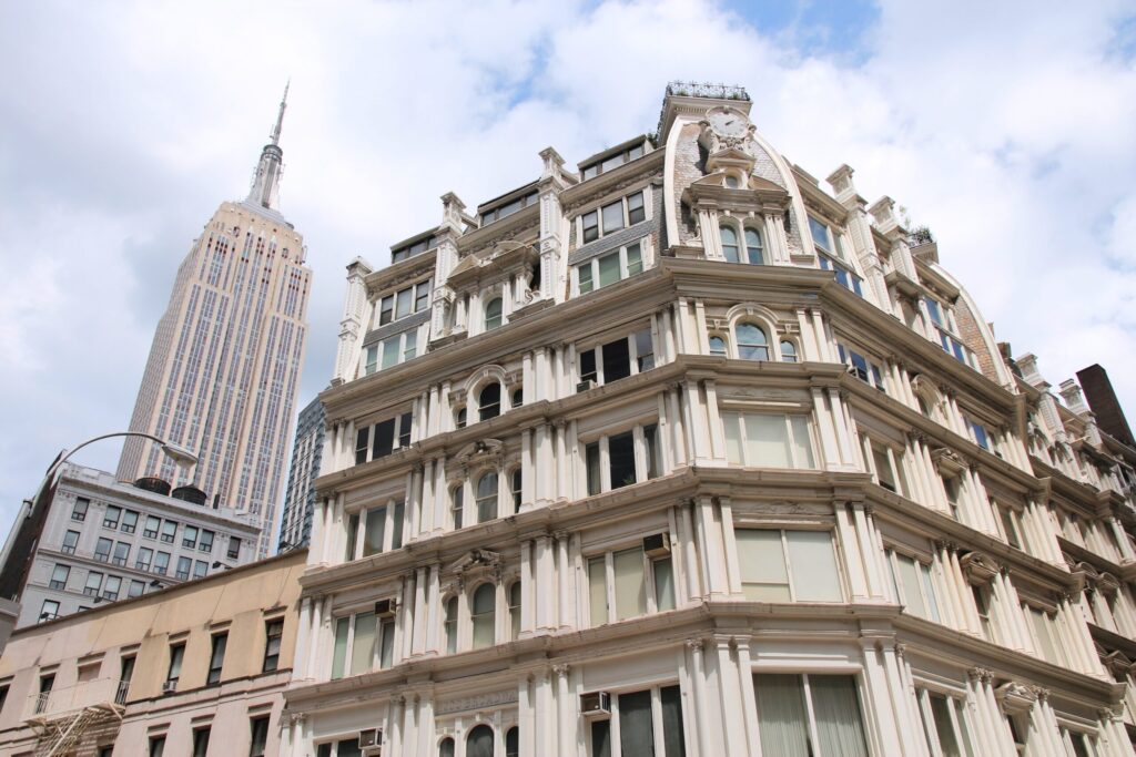 Top Luxury Hotels in NYC | Where to stay in NYC | Best neighborhood to stay at in New York City | Best hotels in New York City | What is the best luxury hotel at a reasonable price to stay at in NYC | Recommended neighborhoods to stay at in Manhattan | Best hotel in Manhattan for Christmas time visits | Where to stay in the Lower East Side of Manhattan | Where to stay in downtown Manhattan | Best luxury hotels in SOHO 