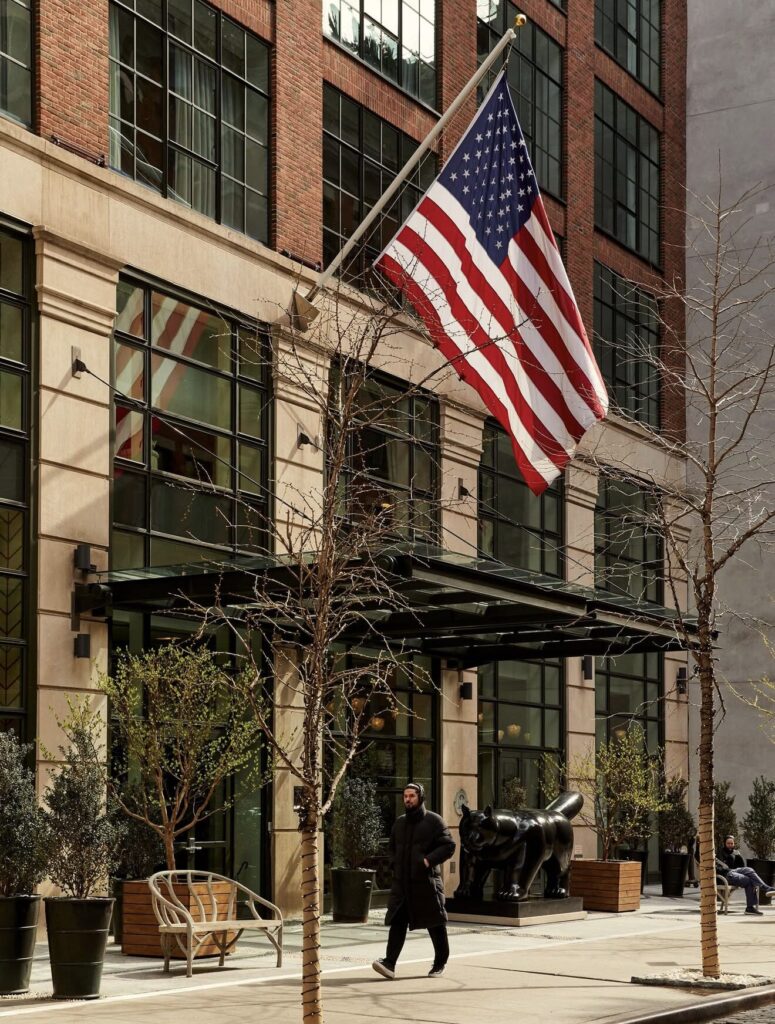 Top Luxury Hotels in NYC | Where to stay in NYC | Best neighborhood to stay at in New York City | Best hotels in New York City | What is the best luxury hotel at a reasonable price to stay at in NYC | Recommended neighborhoods to stay at in Manhattan | Best hotel in Manhattan for Christmas time visits 