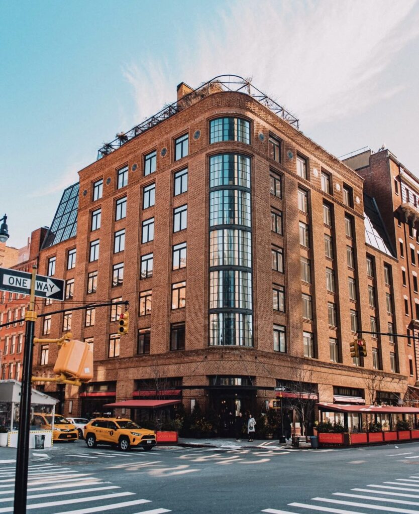 Top Luxury Hotels in NYC | Where to stay in NYC | Best neighborhood to stay at in New York City | Best hotels in New York City | What is the best luxury hotel at a reasonable price to stay at in NYC | Recommended neighborhoods to stay at in Manhattan | Best hotel in Manhattan for Christmas time visits 