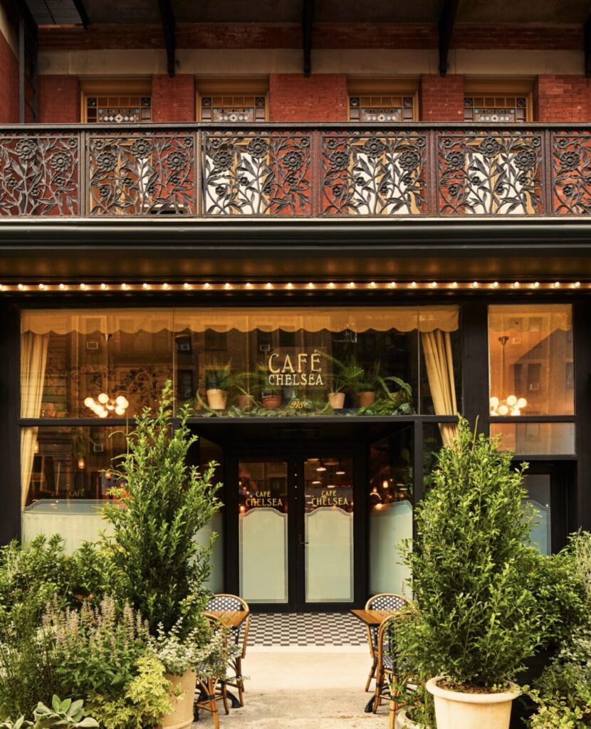 Top Luxury Hotels in NYC | Where to stay in NYC | Best neighborhood to stay at in New York City | Best hotels in New York City | What is the best luxury hotel at a reasonable price to stay at in NYC | Recommended neighborhoods to stay at in Manhattan | Best hotel in Manhattan for Christmas time visits | Where to stay in the Lower East Side of Manhattan | Where to stay in downtown Manhattan | Best luxury hotels in SOHO 