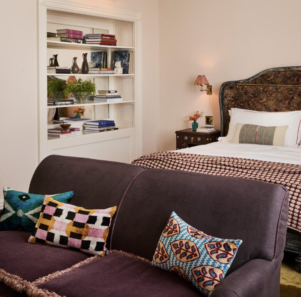 Top Luxury Hotels in NYC | Where to stay in NYC | Best neighborhood to stay at in New York City | Best hotels in New York City | What is the best luxury hotel at a reasonable price to stay at in NYC | Recommended neighborhoods to stay at in Manhattan | Best hotel in Manhattan for Christmas time visits | Where to stay in the Lower East Side of Manhattan | Where to stay in downtown Manhattan | Best luxury hotels in SOHO 