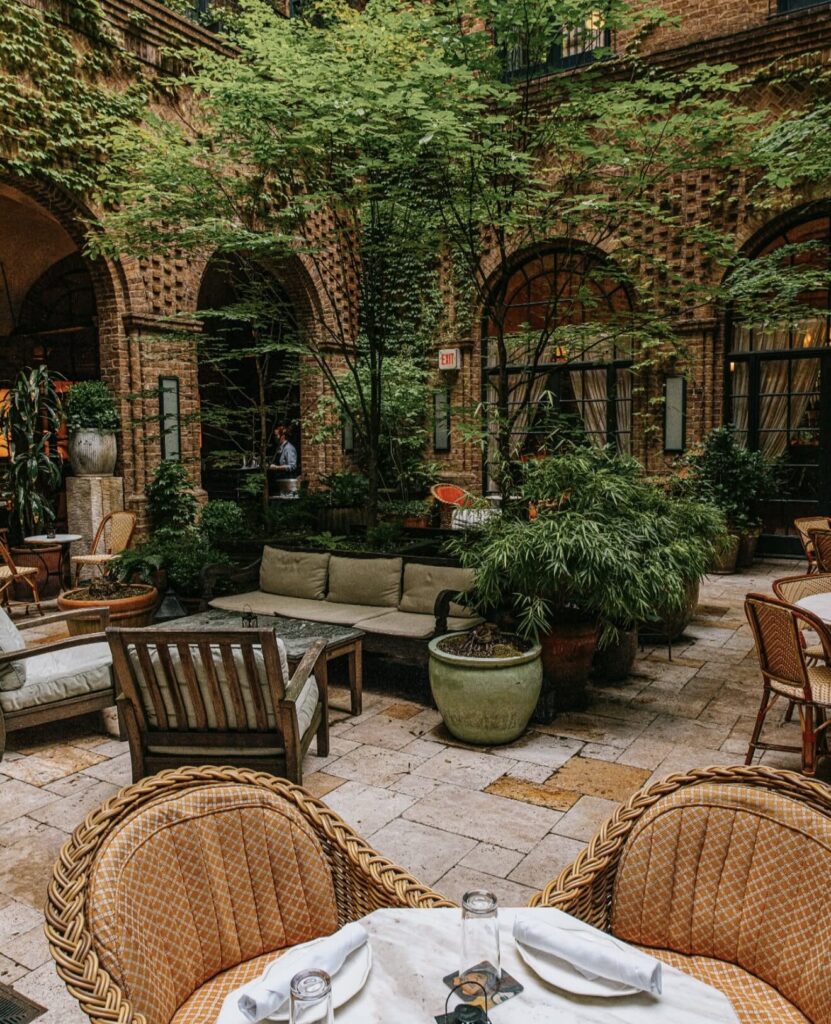 Top Luxury Hotels in NYC | Where to stay in NYC | Best neighborhood to stay at in New York City | Best hotels in New York City | What is the best luxury hotel at a reasonable price to stay at in NYC | Recommended neighborhoods to stay at in Manhattan | Best hotel in Manhattan for Christmas time visits 